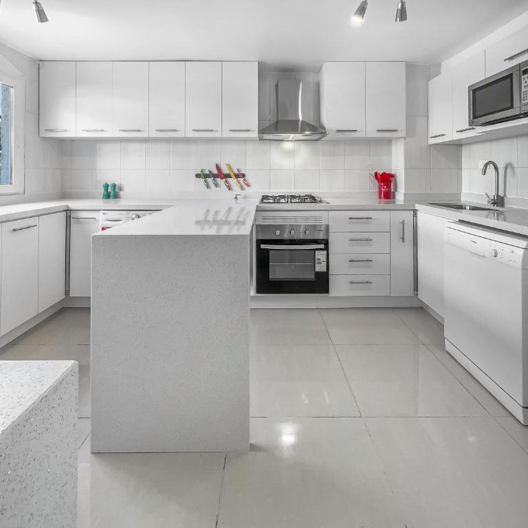 Puerto Velero Primera Línea Primer Piso al lado de la Playa! 8pax - Three-Bedroom Apartment - 19