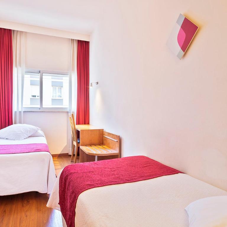 Acta Antibes - Quadruple Room - 8