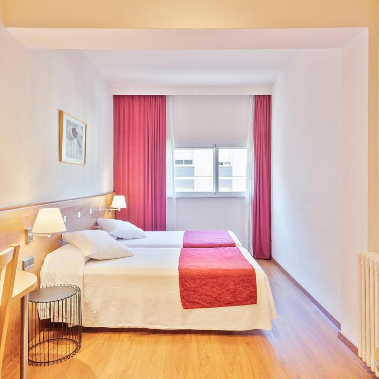 Acta Antibes - Triple Room - 6