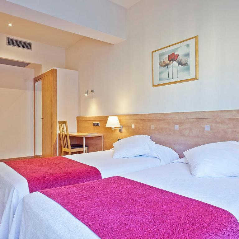 Acta Antibes - Quadruple Room - 9