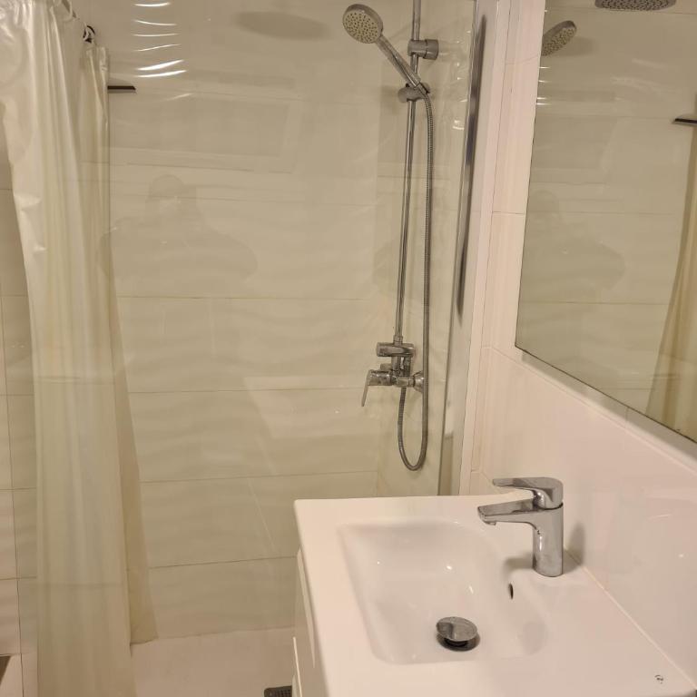 Wifi Studio - One-Bedroom Apartment - 5