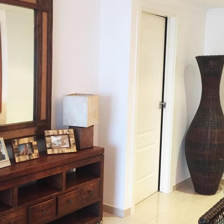 Apartamento en primera línea de playa con piscina y garaje gratuito - Two-Bedroom Apartment - 18