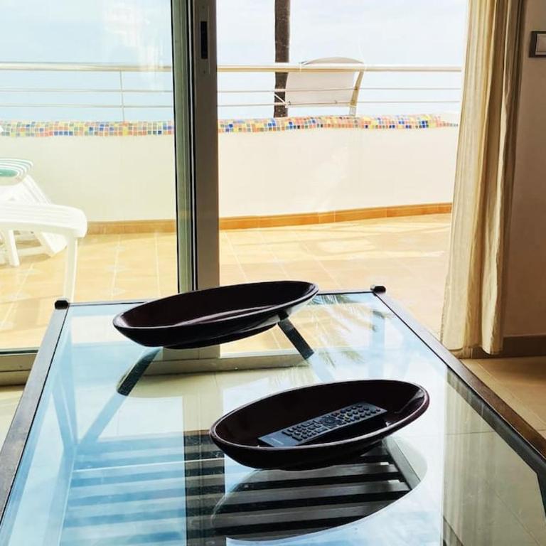 Apartamento en primera línea de playa con piscina y garaje gratuito - Two-Bedroom Apartment - 22