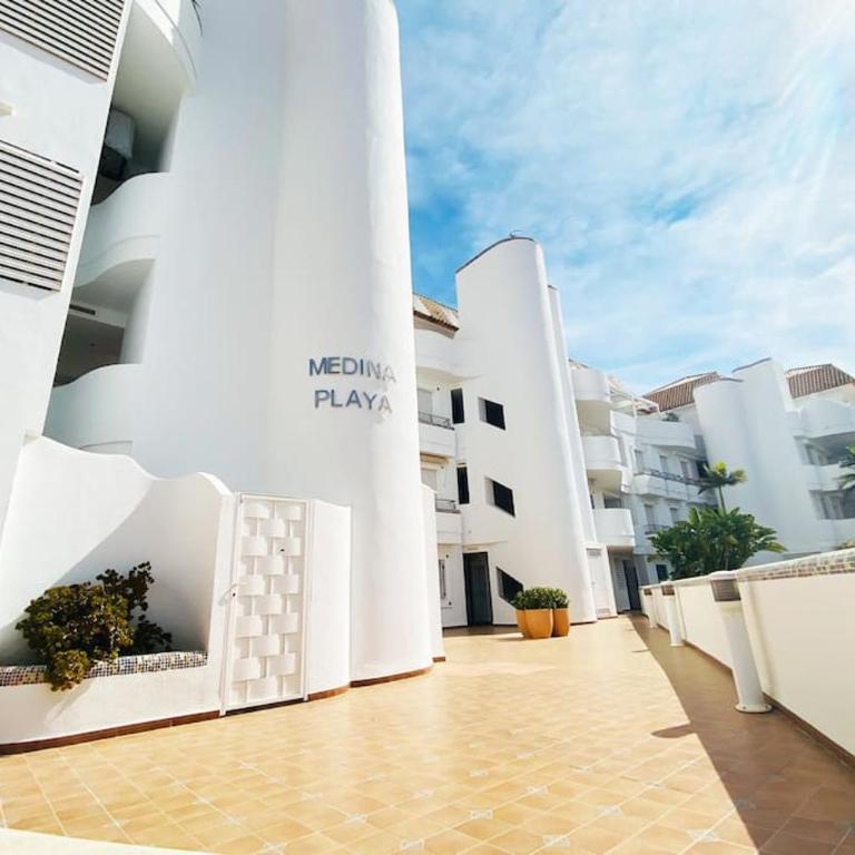 Apartamento en primera línea de playa con piscina y garaje gratuito - Two-Bedroom Apartment - 56