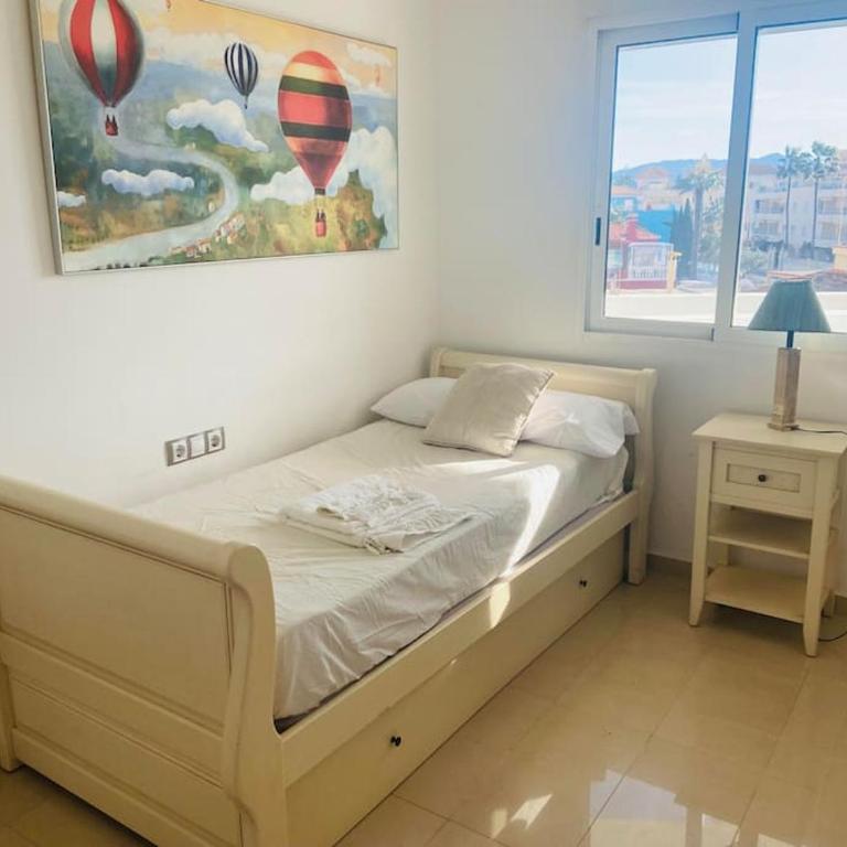 Apartamento en primera línea de playa con piscina y garaje gratuito - Two-Bedroom Apartment - 38