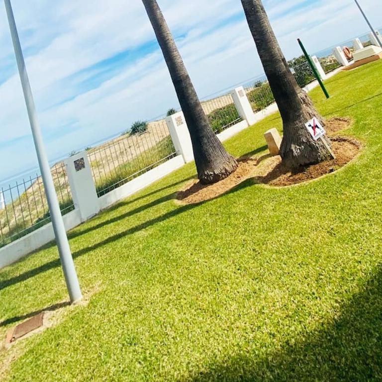 Apartamento en primera línea de playa con piscina y garaje gratuito - Two-Bedroom Apartment - 50