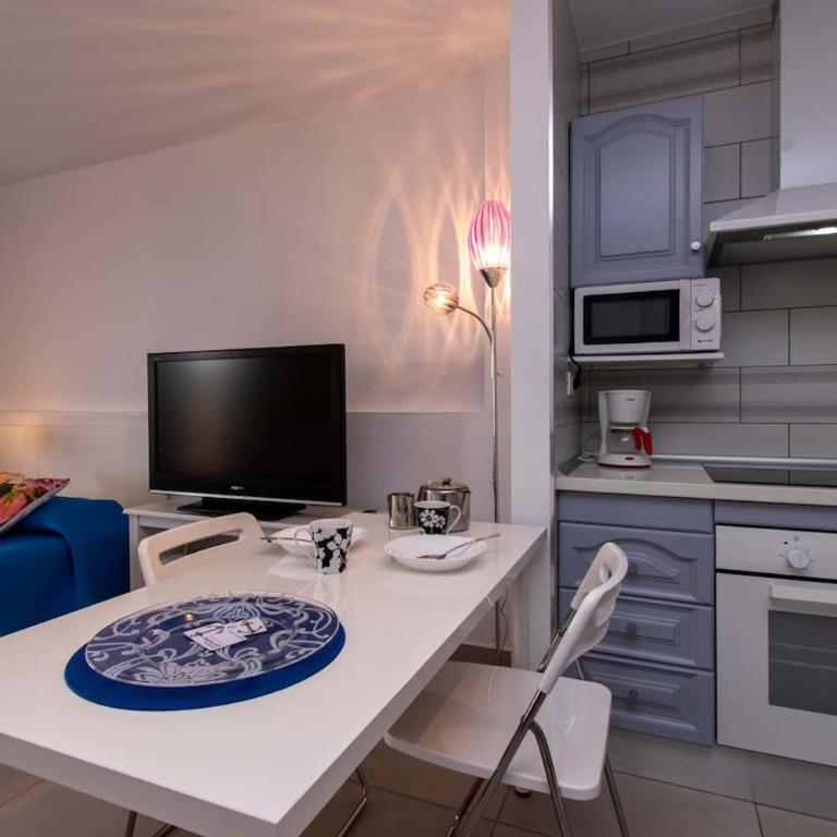 San Marino Studio - Estudio - 12