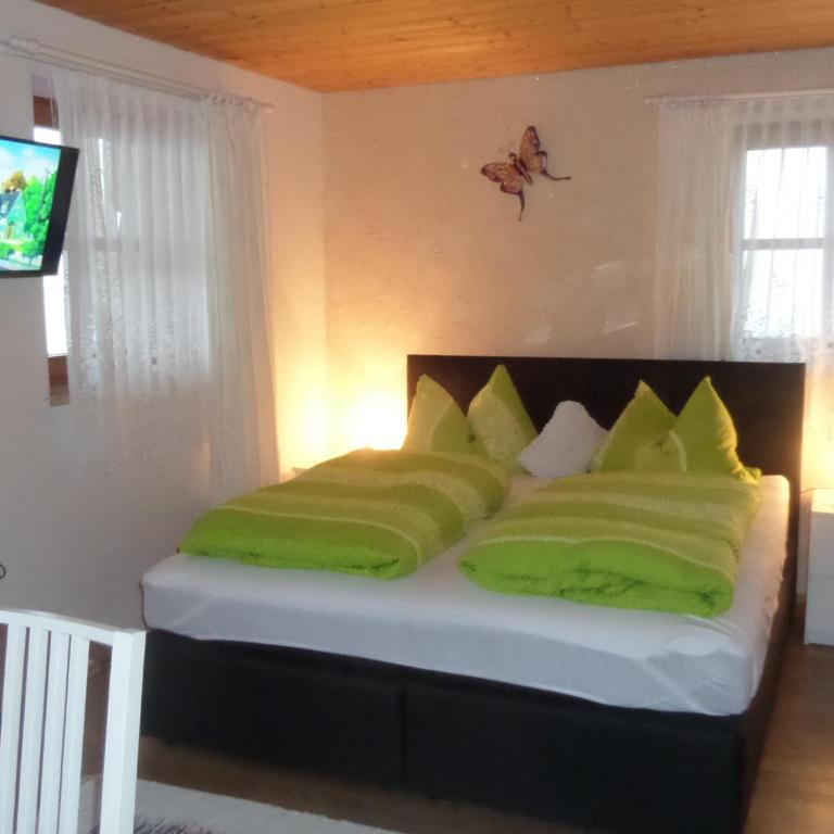 Lehnhäusl Aschauer - Dreibettzimmer mit Balkon - 2