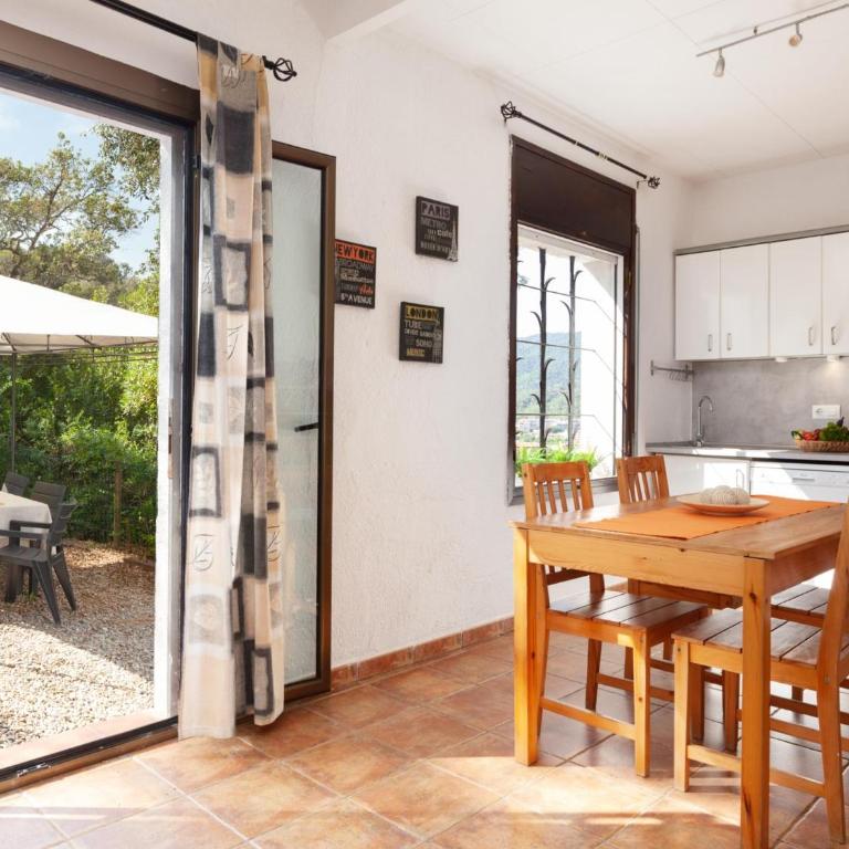 LETS HOLIDAYS BEAUTIFUL HOUSE in TOSSA - Casa - 9
