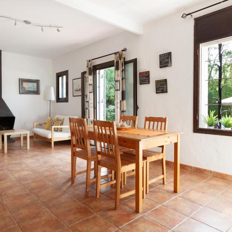 LETS HOLIDAYS BEAUTIFUL HOUSE in TOSSA - Casa - 10