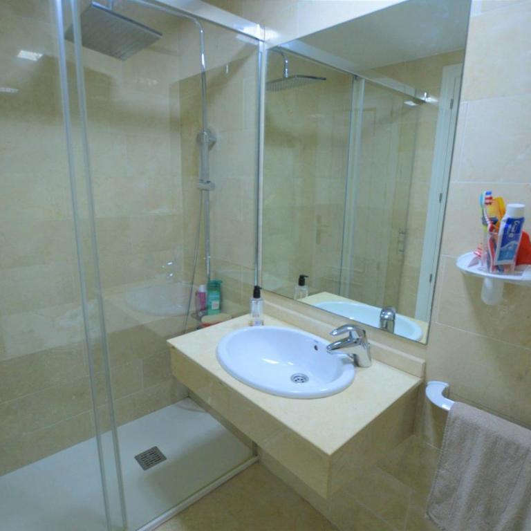 Marbella - Playa Alicate 2br holiday apartment - Two-Bedroom Apartment - 30
