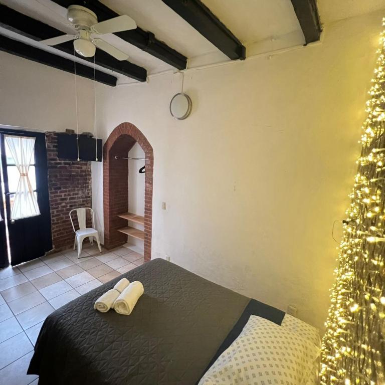 Hostal Luna 49 - Standard Double Room with Shared Bathroom - 7