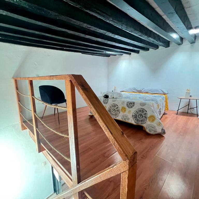 Hostal Luna 49 - Economy Triple Room with Shared Bathroom - 9