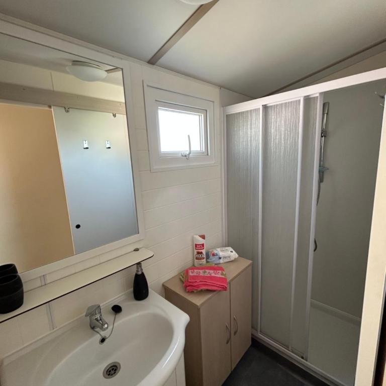 Les mobil homes de Naka, 6 places, TV, CLIM, une ENTRÉE OFFERTE pour un adulte pour la RÉSERVE AFRICAINE DE SIGEAN - Mobile Home - 2
