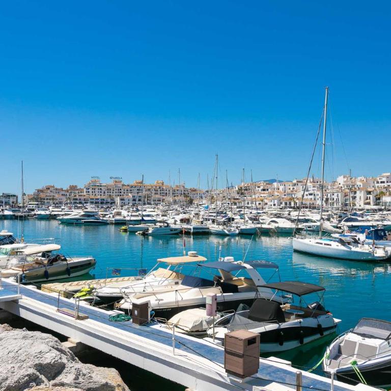 MARBELLA HOME RENTALS - Marina Banus, Puerto Banus, 2BR Terrace, parking & pool - Two-Bedroom Apartment - 41