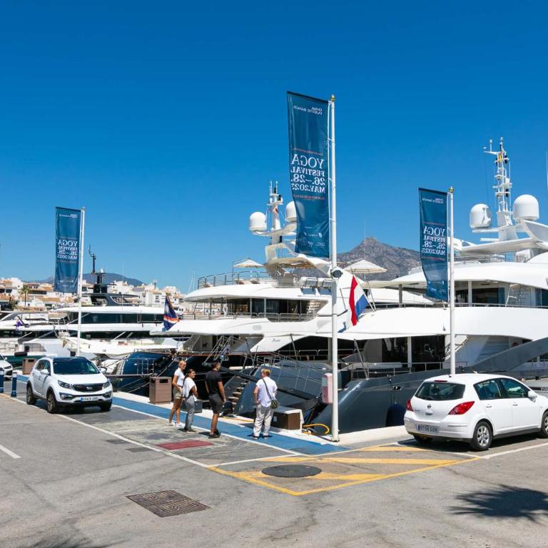 MARBELLA HOME RENTALS - Marina Banus, Puerto Banus, 2BR Apartment, parking & pool - Two-Bedroom Apartment - 35