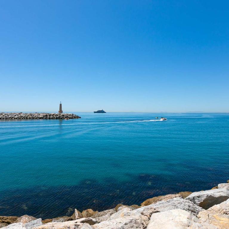 MARBELLA HOME RENTALS - Marina Banus, Puerto Banus, 2BR Apartment, parking & pool - Two-Bedroom Apartment - 39