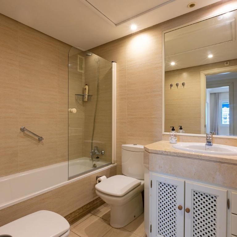 MARBELLA HOME RENTALS - Marina Banus, Puerto Banus, 2BR Apartment, parking & pool - Two-Bedroom Apartment - 17