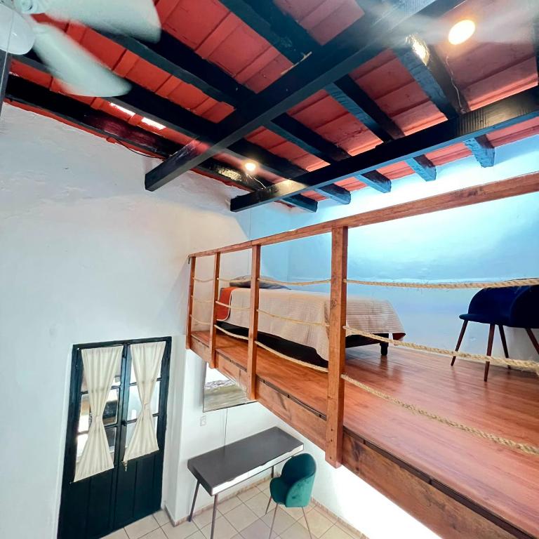 Hostal Luna 49 - Triple Room with Shared Bathroom - 10
