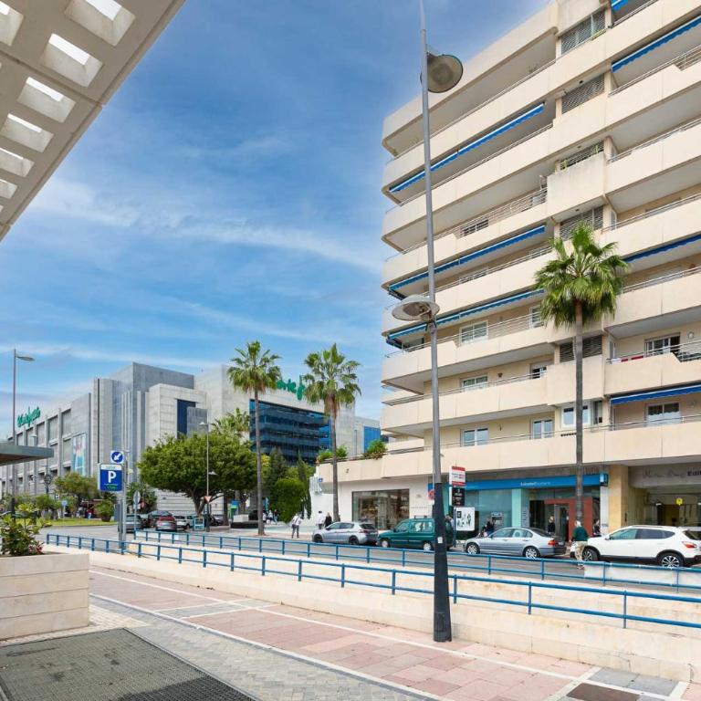 MARBELLA HOME RENTALS - Marina Banus, Puerto Banus, 2BR Terrace, parking & pool - Two-Bedroom Apartment - 6