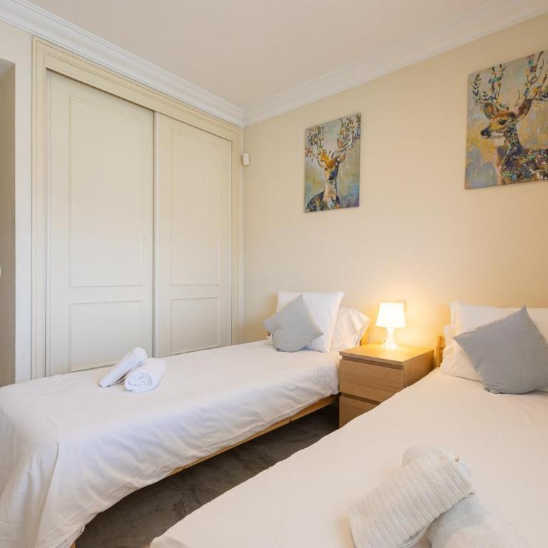 MARBELLA HOME RENTALS - Marina Banus, Puerto Banus, 2BR Terrace, parking & pool - Two-Bedroom Apartment - 26