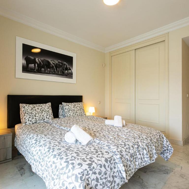 MARBELLA HOME RENTALS - Marina Banus, Puerto Banus, 2BR Terrace, parking & pool - Two-Bedroom Apartment - 21