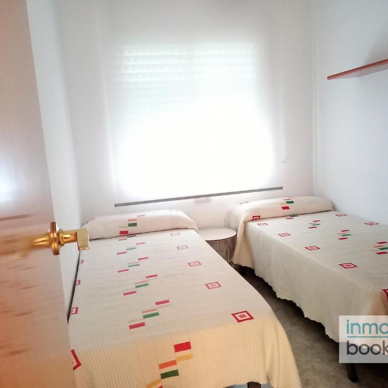 Nova Pineda , climatizado , piscina y a 230m de la playa. - Three-Bedroom Apartment - 25