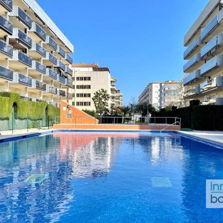 Nova Pineda , climatizado , piscina y a 230m de la playa. - Three-Bedroom Apartment - 1
