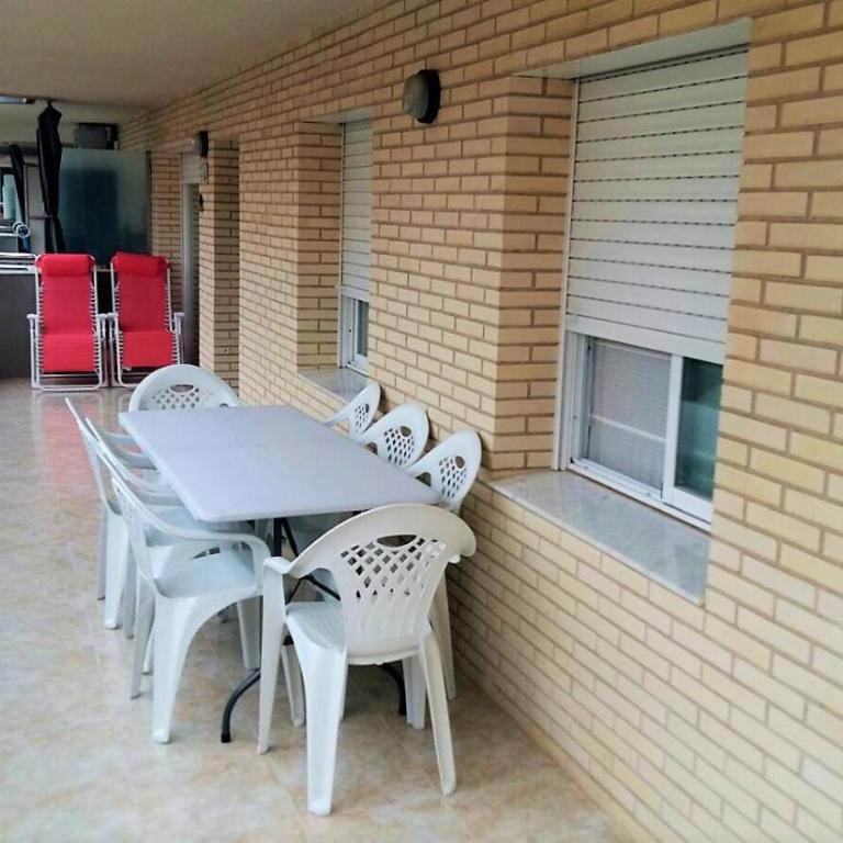 Nova Pineda , climatizado , piscina y a 230m de la playa. - Three-Bedroom Apartment - 13