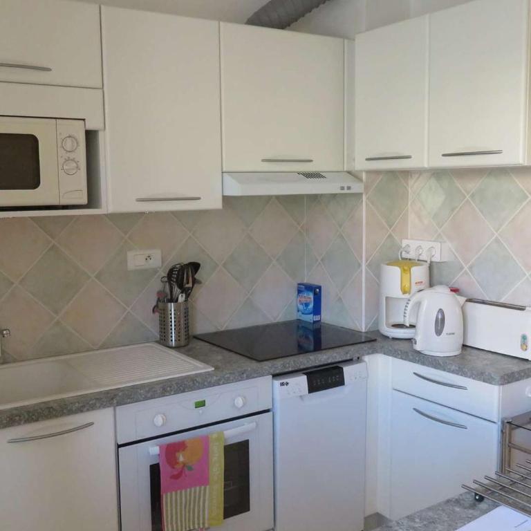 T3 climatisé, traversant, 54m², 2 chambres, loggia sud-ouest, parking, cœur de la Favière. - FR-1-610-78 - Appartement - 9
