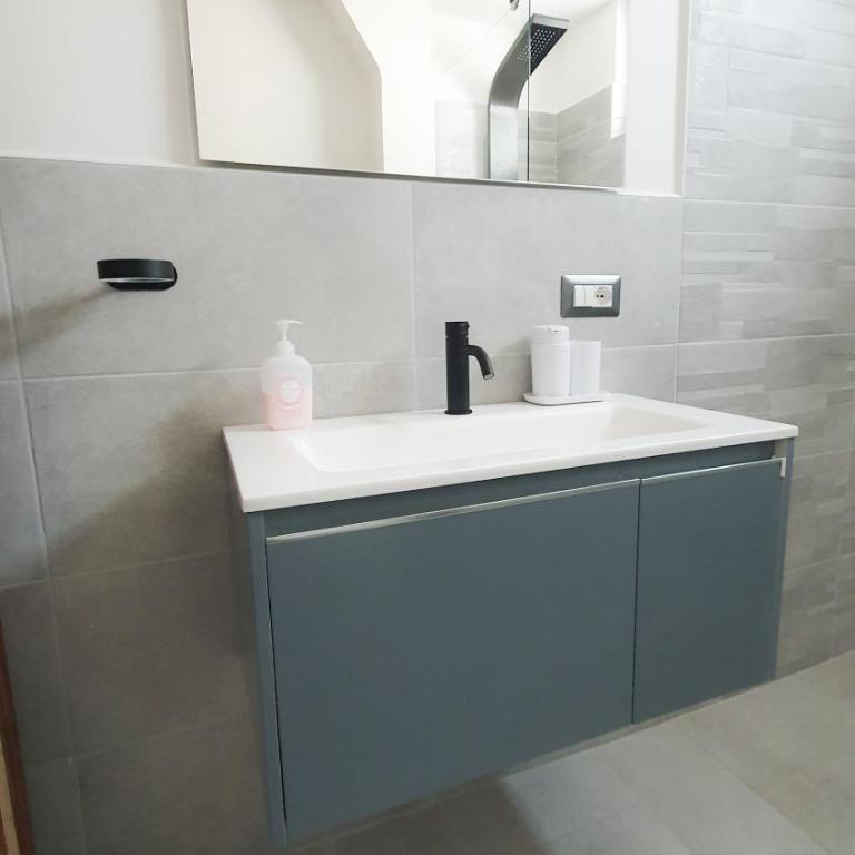 Apulia Time - Standard Single Room with Shared Bathroom - 9