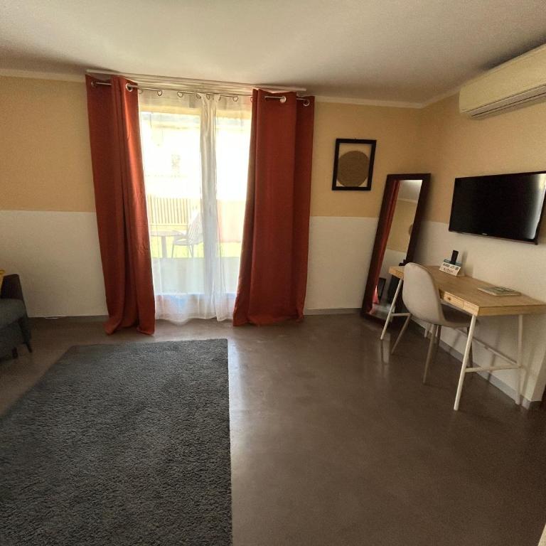 Logis Hotel De La Clape - Junior Suite mit Terrasse - 4
