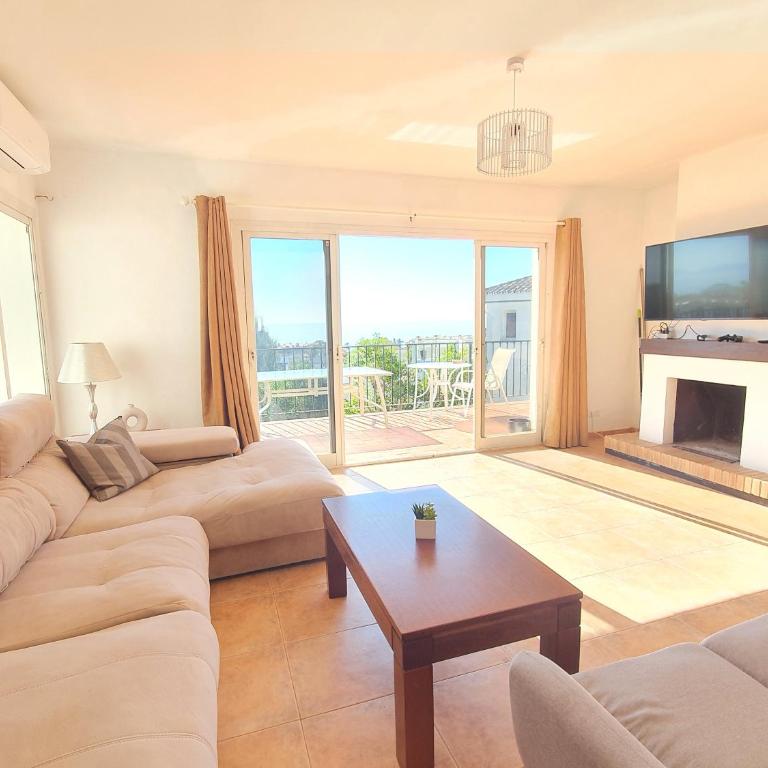 5 Bedroom Villa with HEATED Pool with breath-taking Sea Views, Walking distances to Shops Restaurants Beach - Villa - 7
