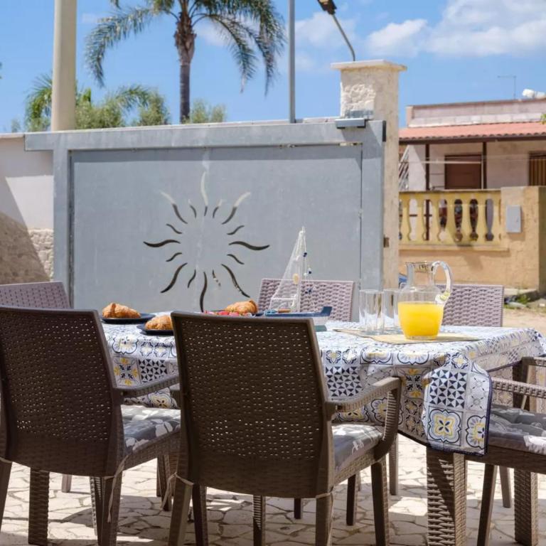 Villa Diamante Torre Lapillo With Air Conditioning, Parking And Wi-Fi - Villa - 1