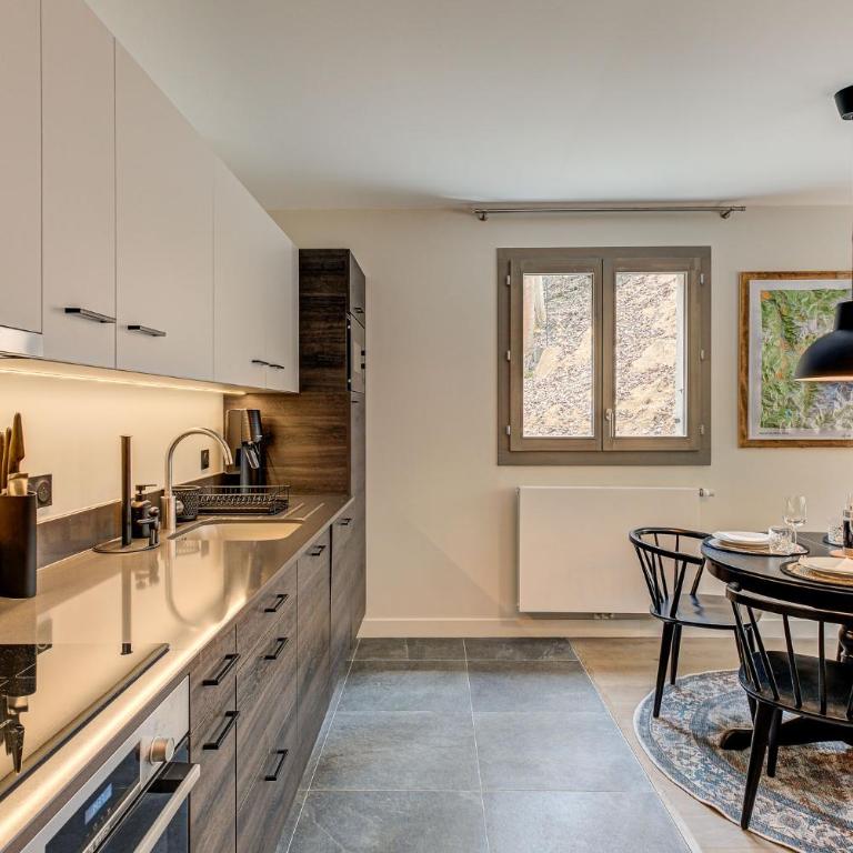 White Pearl A02, Alpes Agency, Central Chamonix, Sleeps 4 - Appartement 2 Chambres - 17