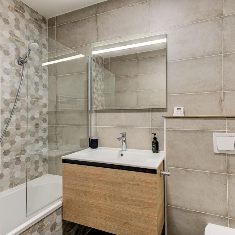White Pearl A02, Alpes Agency, Central Chamonix, Sleeps 4 - Appartement 2 Chambres - 5