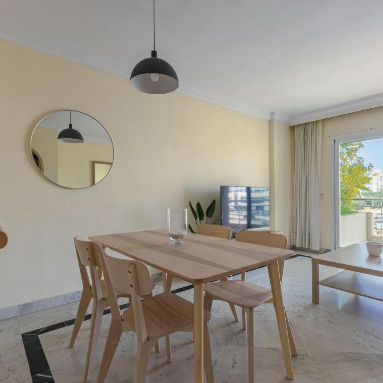 MARBELLA HOME RENTALS - Marina Banus, Puerto Banus, Cozy 2BR, parking & pool - Two-Bedroom Apartment - 16