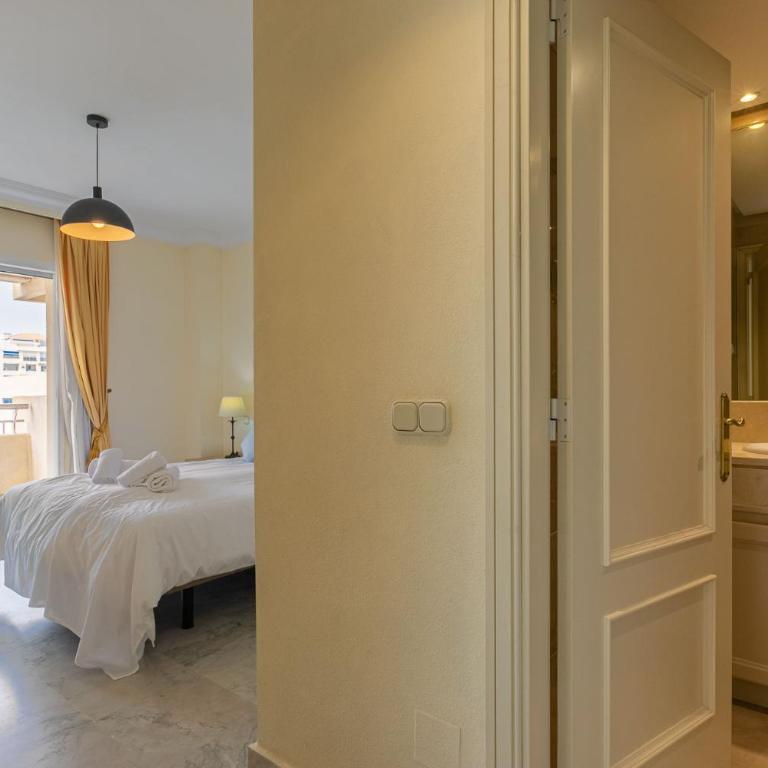MARBELLA HOME RENTALS - Marina Banus, Puerto Banus, Cozy 2BR, parking & pool - Two-Bedroom Apartment - 25