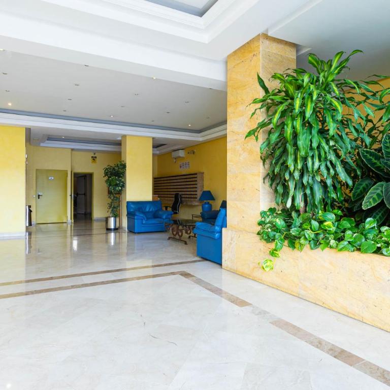 MARBELLA HOME RENTALS - Marina Banus, Puerto Banus, Cozy 2BR, parking & pool - Two-Bedroom Apartment - 7