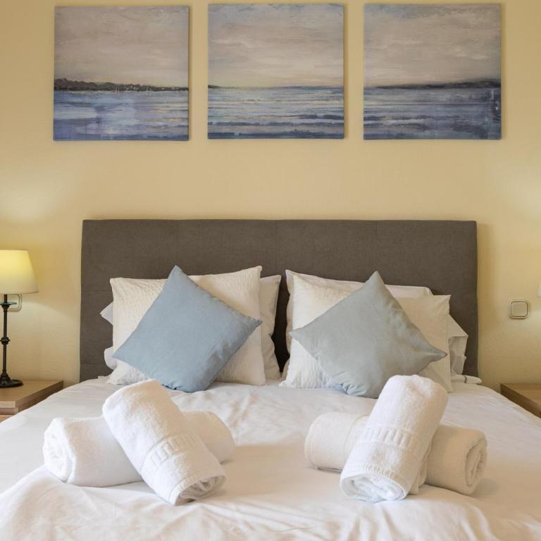 MARBELLA HOME RENTALS - Marina Banus, Puerto Banus, Cozy 2BR, parking & pool - Two-Bedroom Apartment - 22