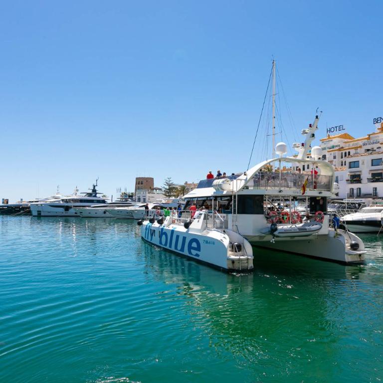 MARBELLA HOME RENTALS - Marina Banus, Puerto Banus, Cozy 2BR, parking & pool - Two-Bedroom Apartment - 42