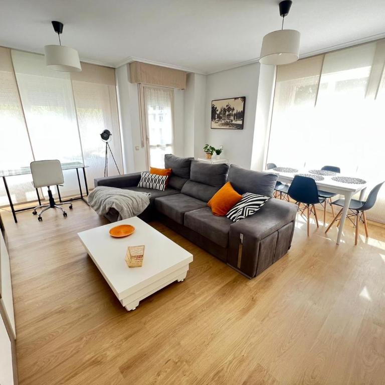 POOL AND CONFORT 3 habitaciones y garaje By apartamentos Logroño - Apartamento de 3 dormitorios - 4