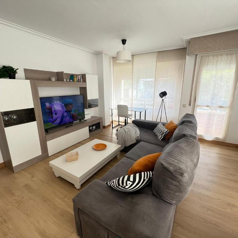 POOL AND CONFORT 3 habitaciones y garaje By apartamentos Logroño - Apartamento de 3 dormitorios - 40