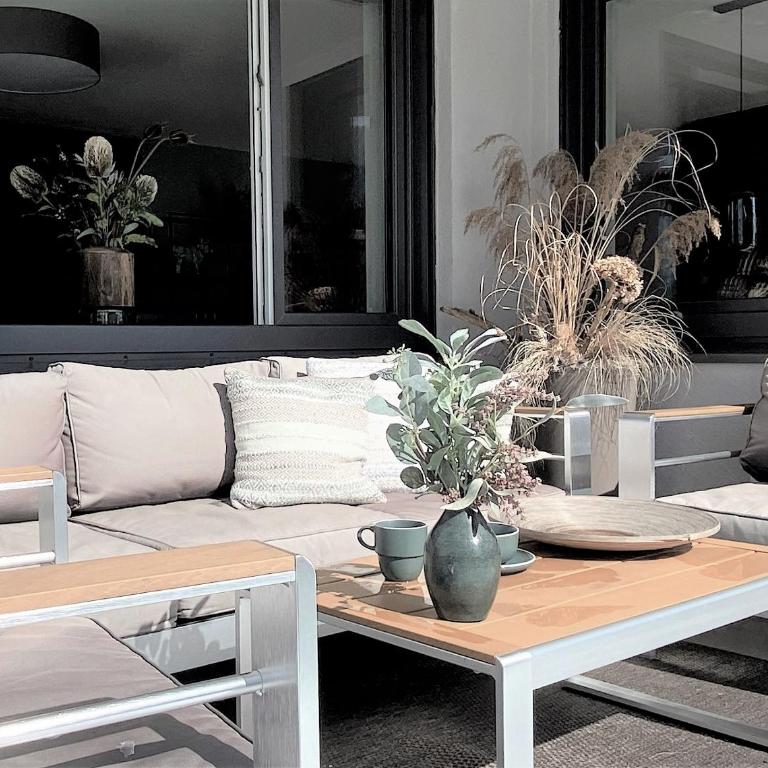Apartment BergRoof - Two-Bedroom Penthouse with Balcony and Mountain View - 22