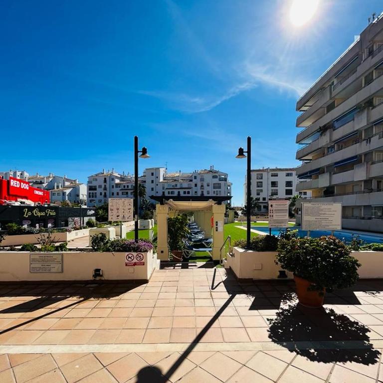 MARBELLA HOME RENTALS - Marina Banus, Puerto Banus, Cozy 2BR, parking & pool - Two-Bedroom Apartment - 8