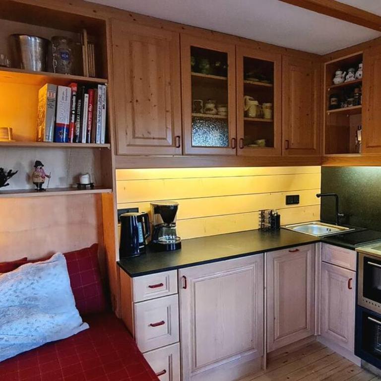 Idyllische Zirbenholz Alpin Huette - Ferienhaus - 17
