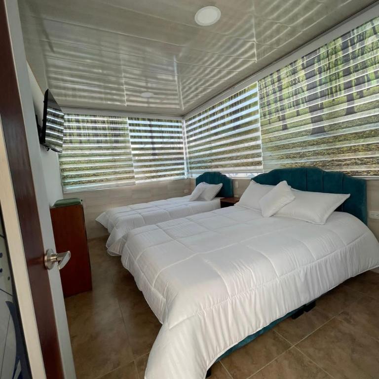 Hotel Luna Celeste - Habitación Familiar Deluxe - 2