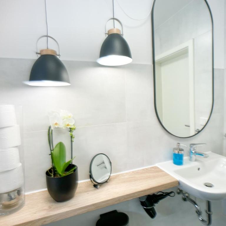 MAIER Suite Nürnberg - E01 - Terrasse - Gasgrill - Parkplatz - 24h Self Check-in - Appartamento con 2 Camere da Letto - 9