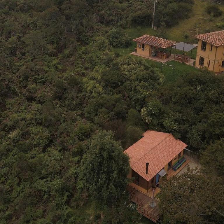 Hermoso alojamiento en una bella reserva natural de bosque alto andino en Tuta Boyacá - Villa con vistas al jardín - 2