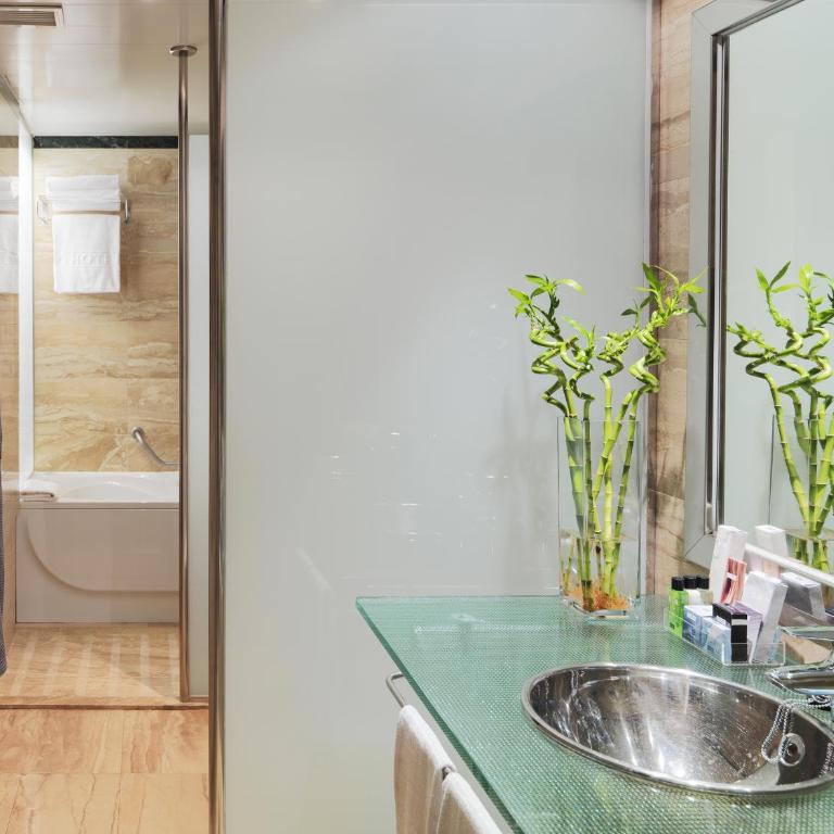 H10 Marina Barcelona - Junior Suite with Spa Access - 1